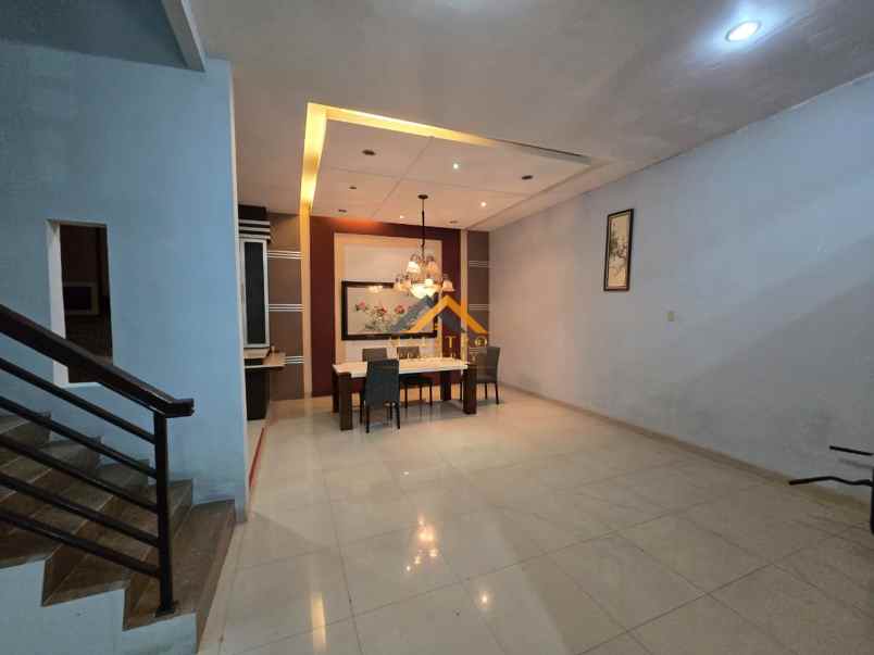 dijual rumah komplek cemara asri jalan