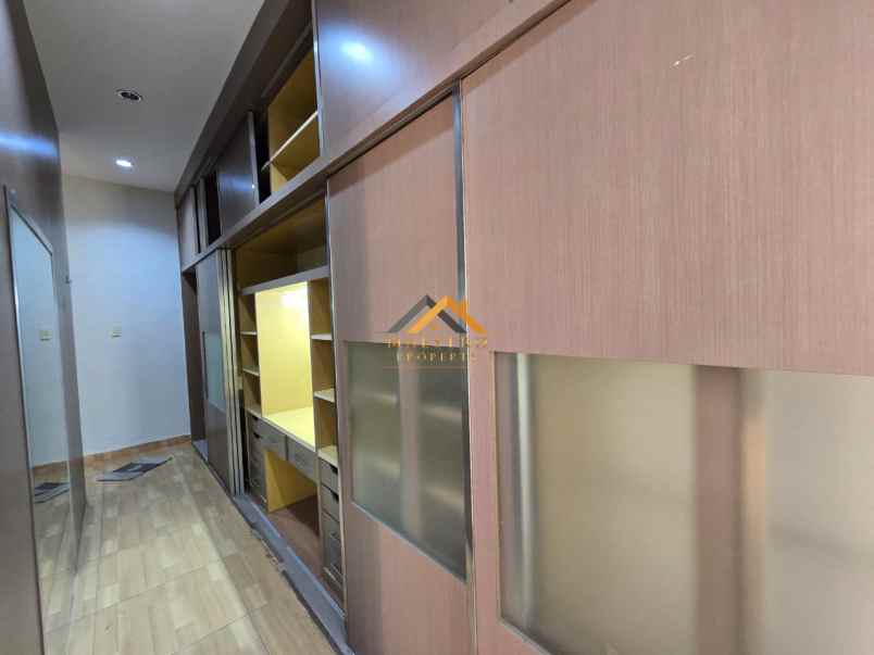 dijual rumah komplek cemara asri jalan