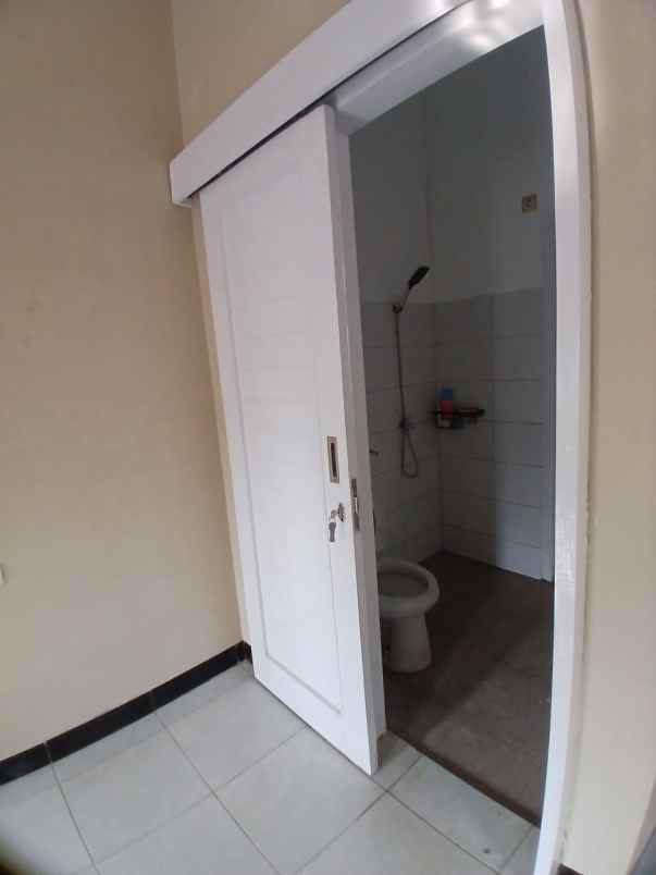 dijual rumah komplek cihanjuang