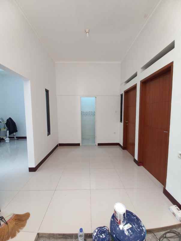 dijual rumah komplek cihanjuang