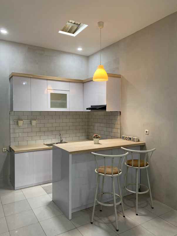 dijual rumah komplek cilame