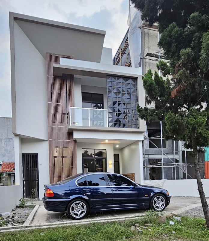 dijual rumah komplek elit singgasana