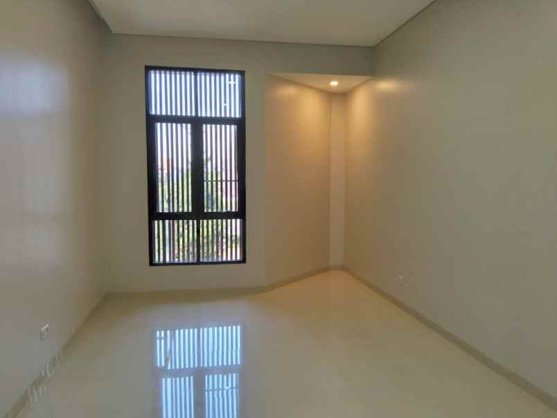 dijual rumah komplek elit singgasana