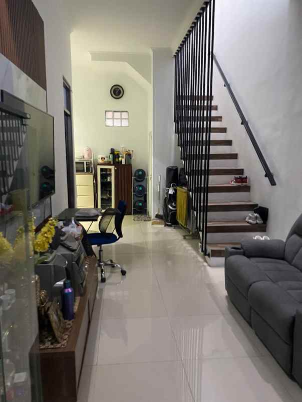 dijual rumah komplek elite puri dago