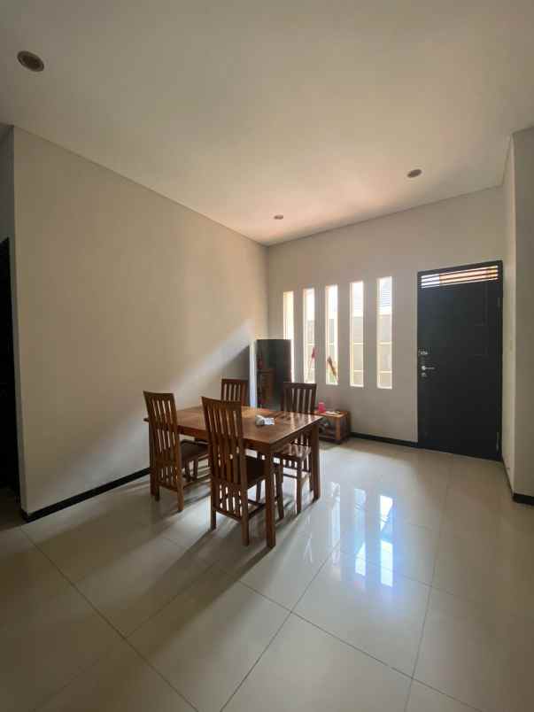 dijual rumah komplek grand sharon