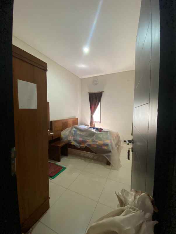 dijual rumah komplek grand sharon