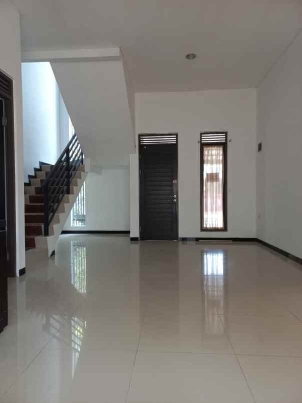 dijual rumah komplek grand sharon