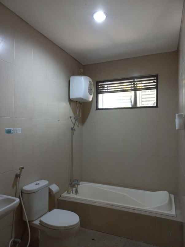 dijual rumah komplek grand sharon