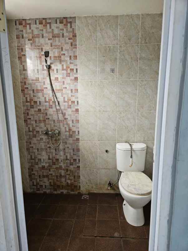 dijual rumah komplek sapta taruna