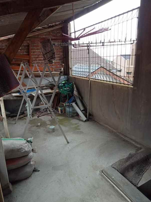 dijual rumah komplek sariwangi