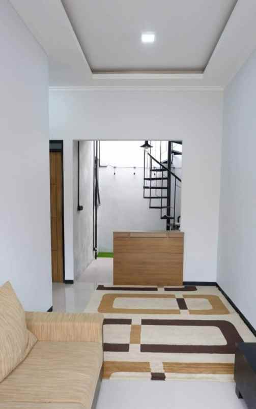 dijual rumah komplek sariwangi