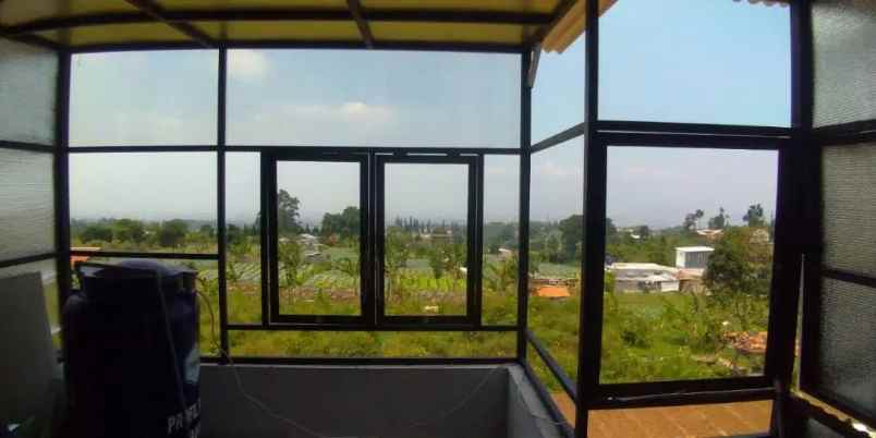 dijual rumah komplek sariwangi