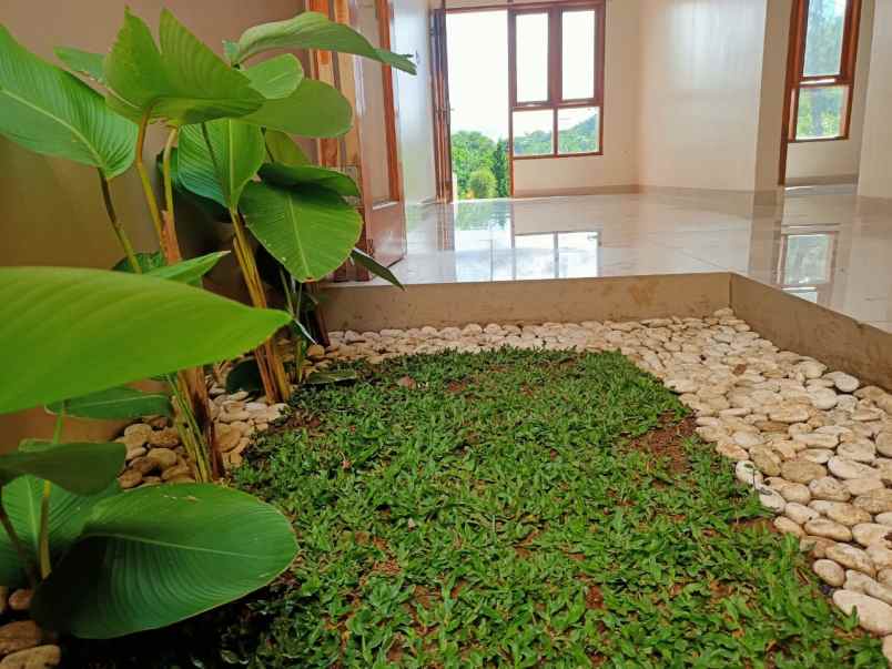 dijual rumah komplek sariwangi