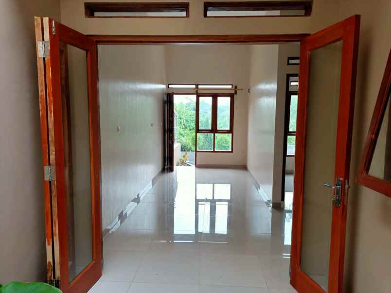 dijual rumah komplek sariwangi