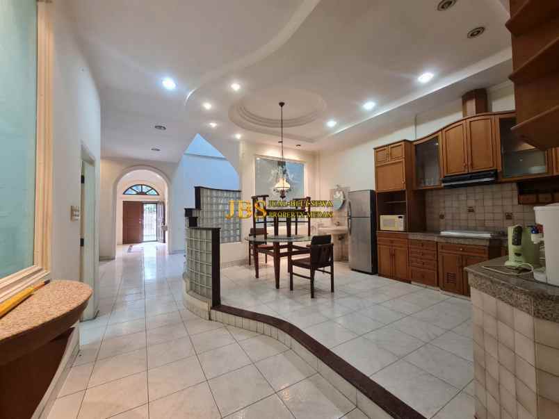 dijual rumah komplek taman polonia 3