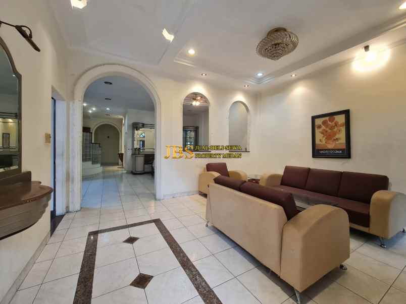 dijual rumah komplek taman polonia 3