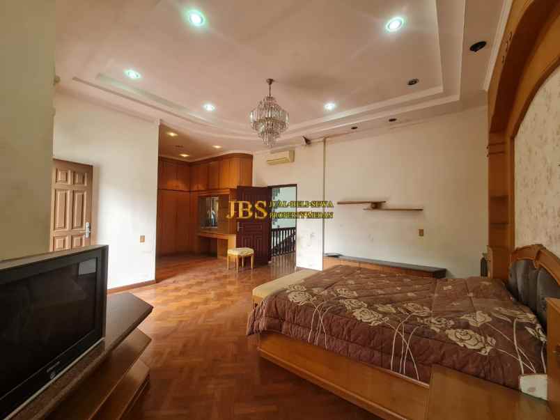 dijual rumah komplek taman polonia 3