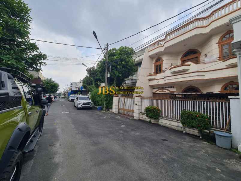 dijual rumah komplek taman polonia 3