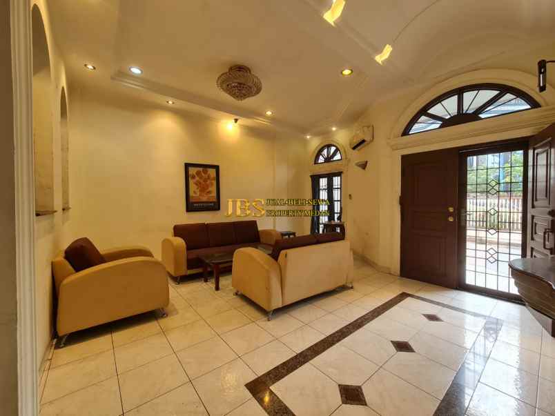 dijual rumah komplek taman polonia 3