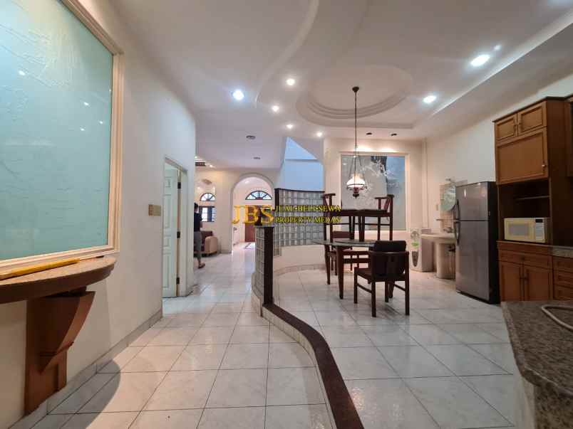dijual rumah komplek taman polonia 3