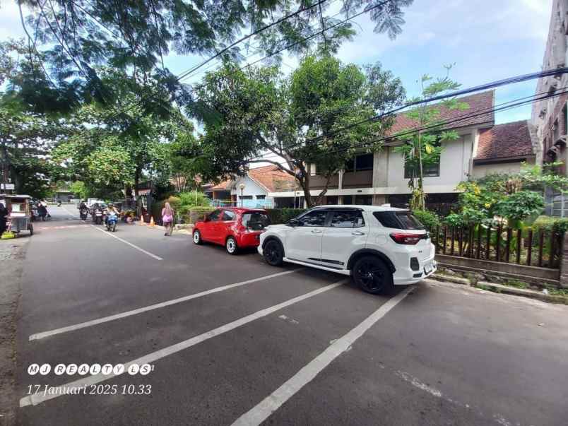 dijual rumah komplek taman sari bandung