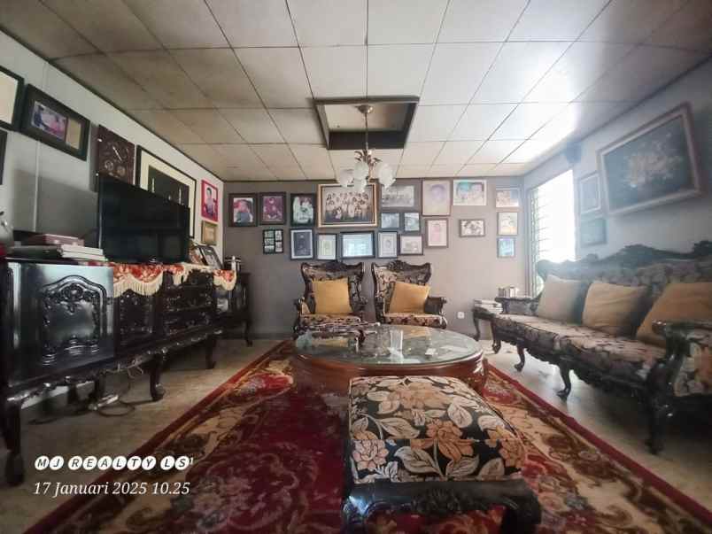 dijual rumah komplek taman sari bandung