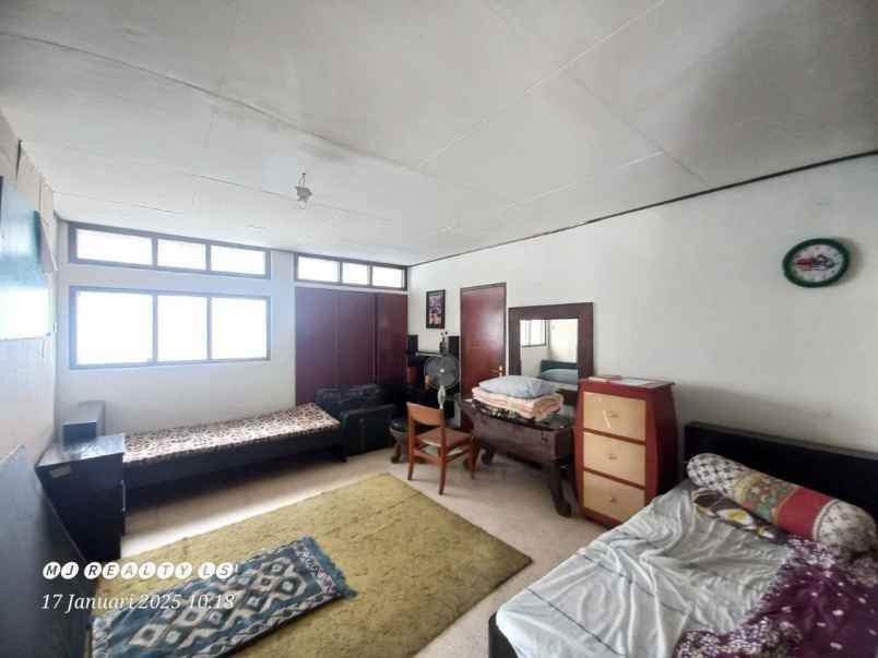 dijual rumah komplek taman sari bandung