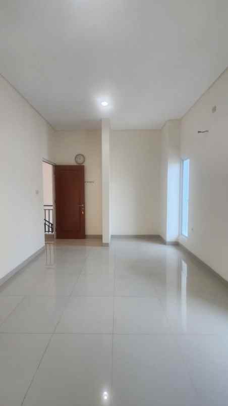 dijual rumah komplek walikota kelapa