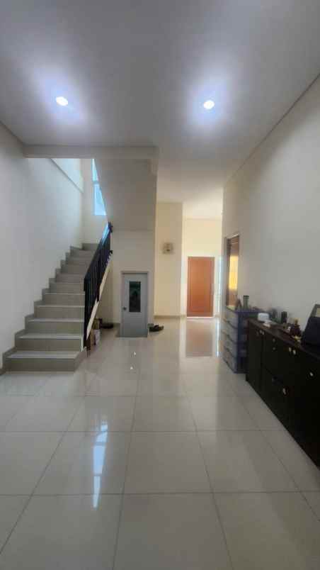 dijual rumah komplek walikota kelapa