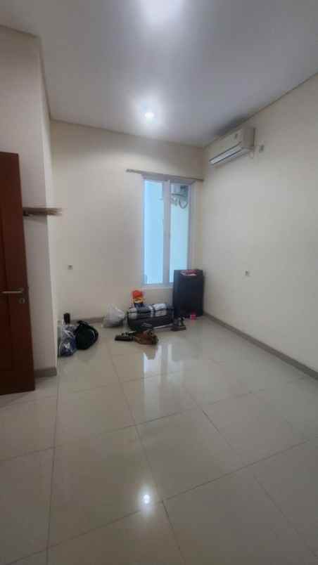 dijual rumah komplek walikota kelapa