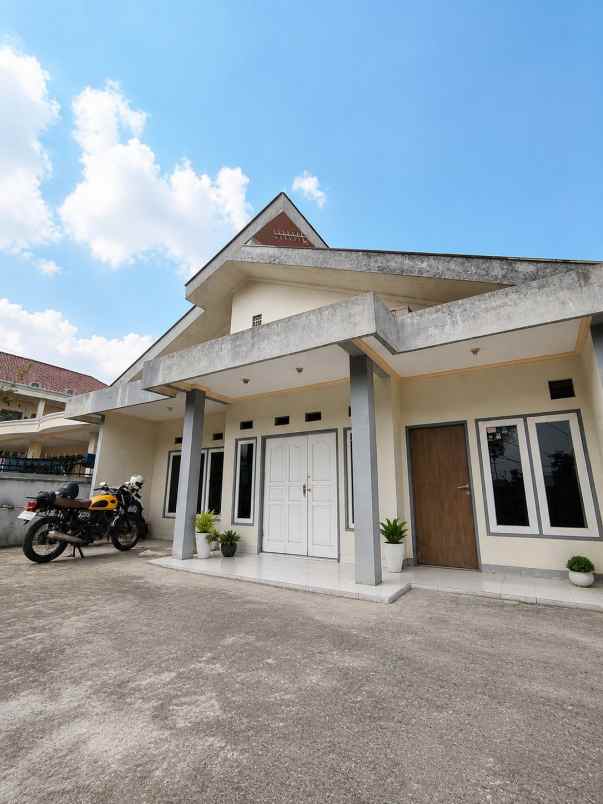 dijual rumah komsen 3 menit pintu tol
