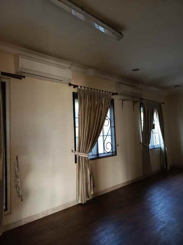 dijual rumah kota wisata