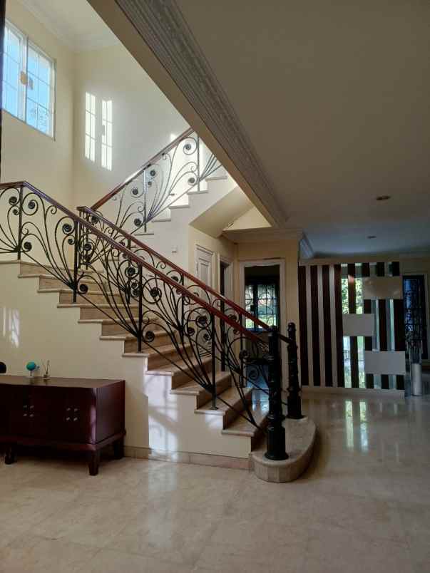 dijual rumah kota wisata