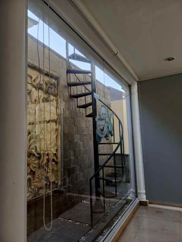 dijual rumah kota wisata