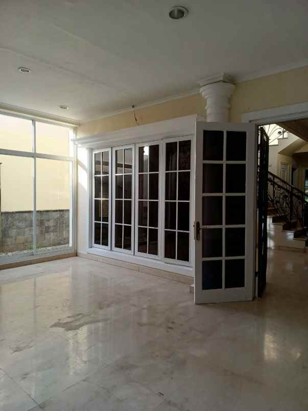 dijual rumah kota wisata
