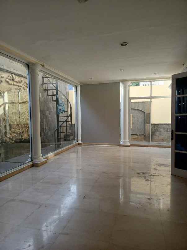 dijual rumah kota wisata