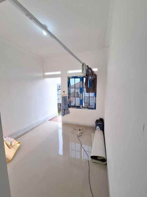 dijual rumah kp tengah kec kramat jati