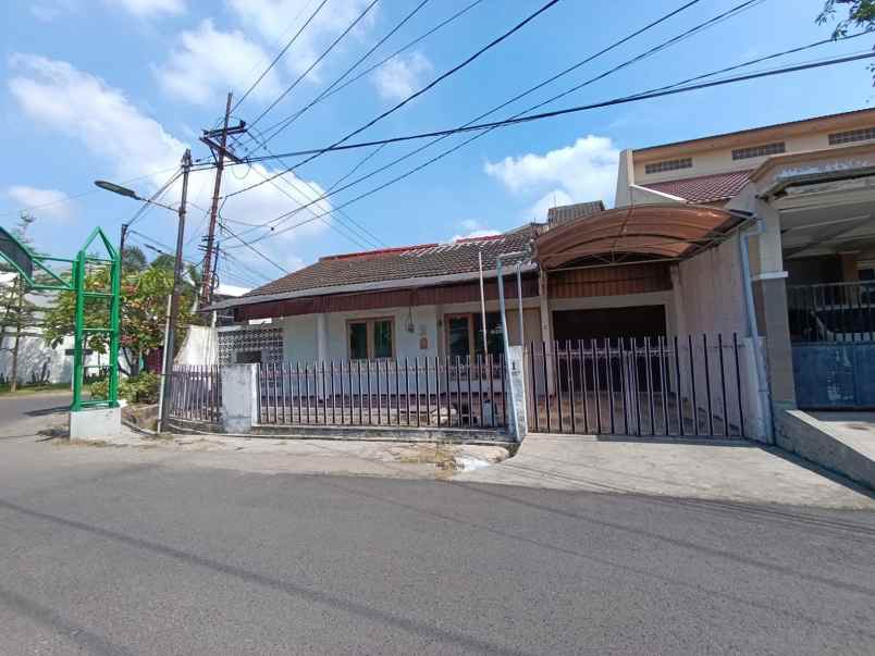 dijual rumah kutisari