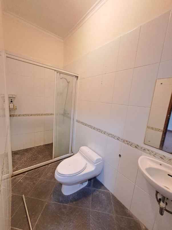 dijual rumah lebak bulus