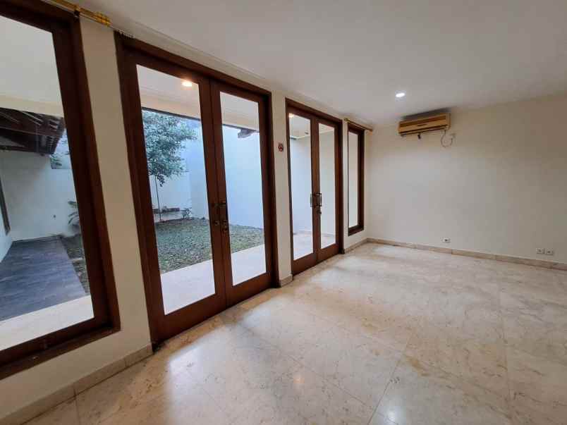 dijual rumah lebak bulus