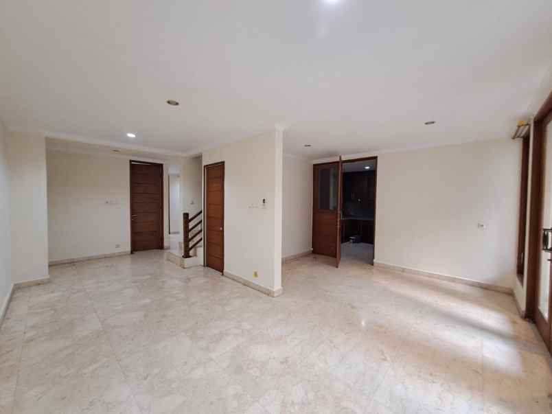 dijual rumah lebak bulus