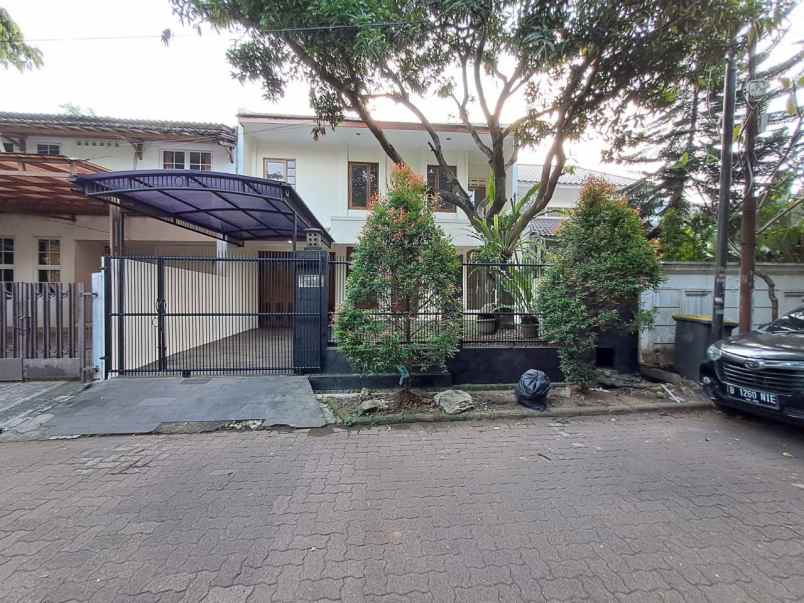 dijual rumah lebak bulus