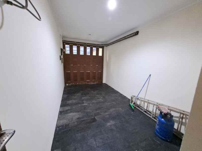 dijual rumah lebak bulus