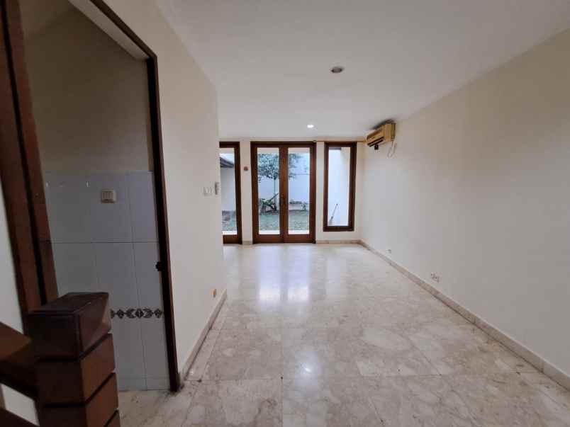 dijual rumah lebak bulus