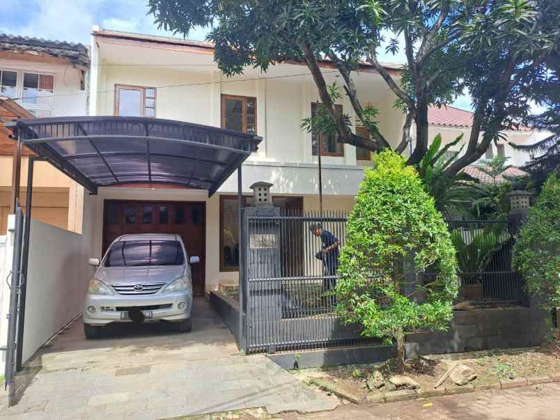 dijual rumah lebak bulus
