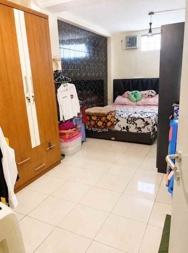 dijual rumah lokasi eksklusif jingga