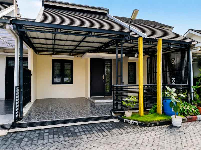 dijual rumah lokasi eksklusif jingga
