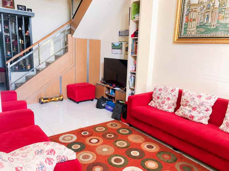 dijual rumah lokasi eksklusif jingga