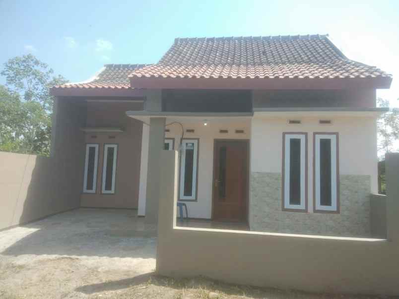dijual rumah lokasi pakisaji malang