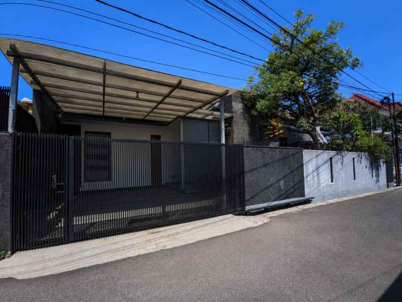 dijual rumah lokasi situsari cijagra